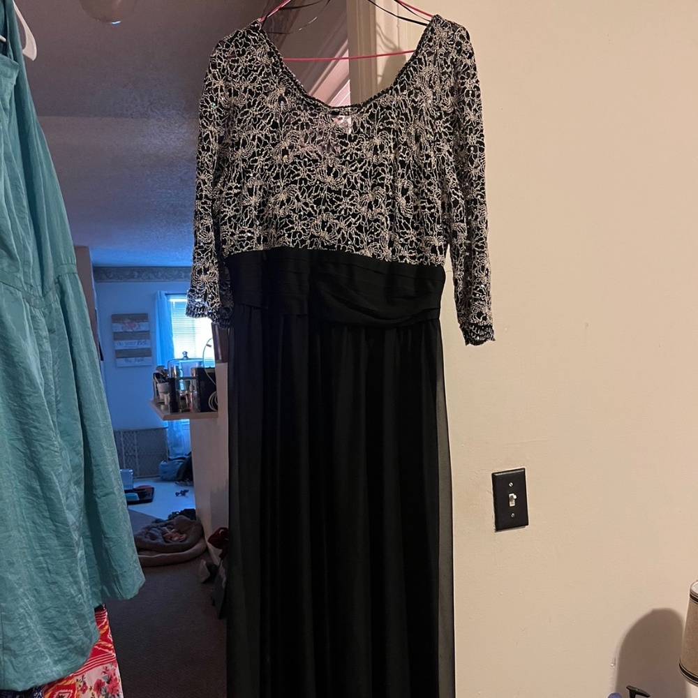 Quarter sleeve evening gown